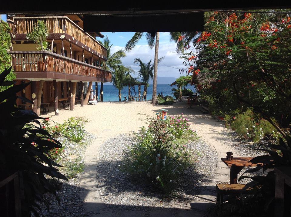 Bamboo House Beach Lodge & Restaurant Puerto Galera Exterior photo