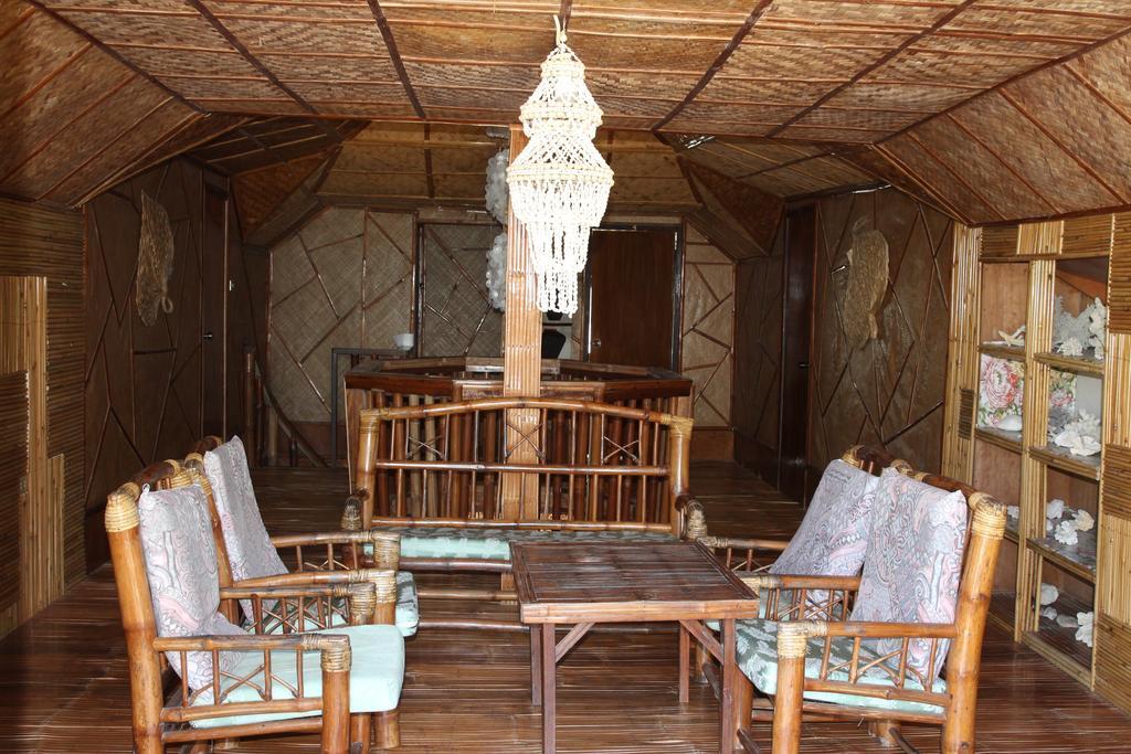 Bamboo House Beach Lodge & Restaurant Puerto Galera Exterior photo