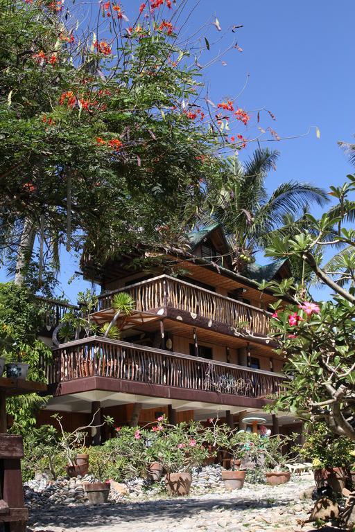 Bamboo House Beach Lodge & Restaurant Puerto Galera Exterior photo